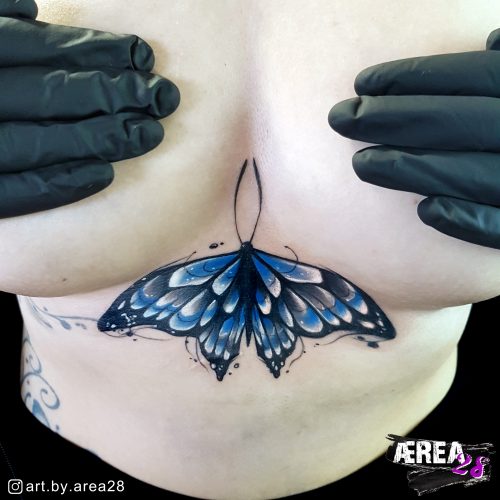 Underboob-Butterfly-schmetterling-tattoo
