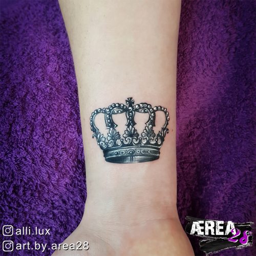 Krone, Crown Tattoo by Älli Lux
